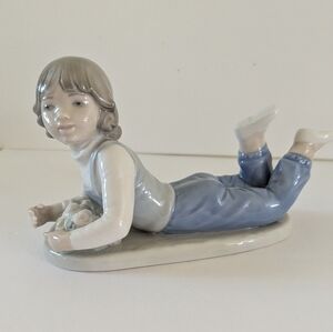 Lladro NAO Girl Lying Down With Flowers 7" Porcelain Figurine
